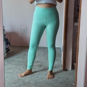 Alo Yoga Airbrush Leggings in cantaloupe mint medium